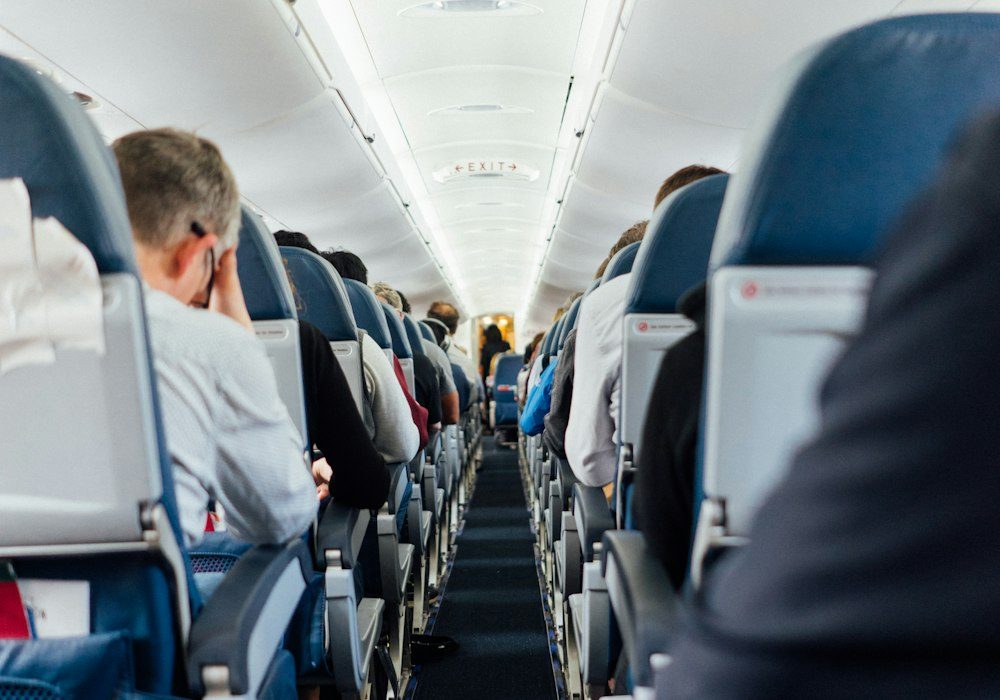 L'intérieur d'une cabine passagers pendant un vol long-courrier